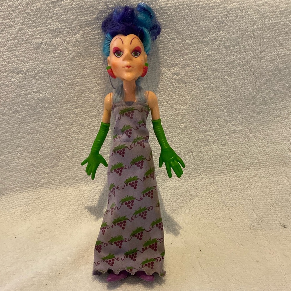 - Vintage Strawberry Shortcake Sour Grapes  doll